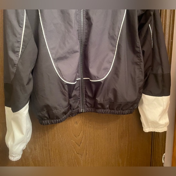 Nike Lightweight Running Jacket Full Zip Windbreaker Grey,Black,White Womens M - Picture 8 of 14